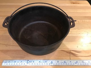 Vintage Wagner 5 quart Cast Iron Dutch Oven 1891 With Glass Lid and Bail  Handle