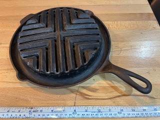 RARE VINTAGE SQUARE 3 SECTION CAST IRON SKILLET 8 5/8 x 9 x 1 TALL &  UNMARKED