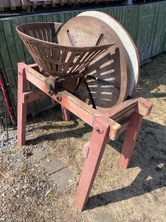 Hand crank turnips, and potatoes root crops chopper