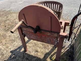 Hand crank turnips, and potatoes root crops chopper Hand crank turnips, and potatoes root crops chopper